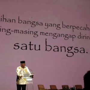 5c66bc9611770-bedah-buku-mengapa-kita-harus-kembali-ke-uud-45_1265_711